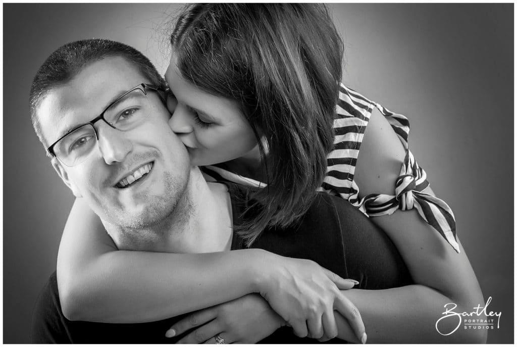 mum and dad kissing portrait studio warrington